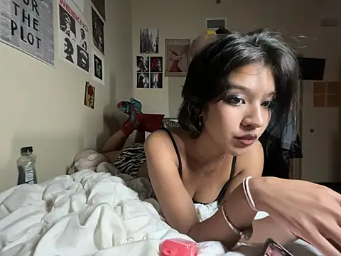Snapshot of petitelatinateen chatting on 04/03/26, 03:59 petitelatinateen online show from 04/03/26, 03:59