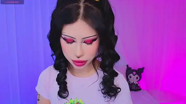 Snapshot of venomeowww__ chatting on 11/30/25, 04:16 venomeowww online show from 11/30/25, 04:16