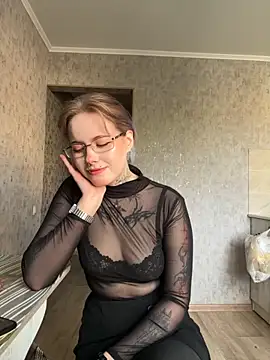 Snapshot of n1ghtcloud chatting on 09/23/25, 11:02 n1ghtcloud online show from 09/23/25, 11:02