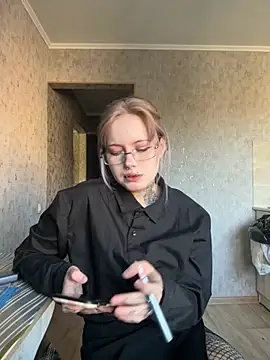 Snapshot of n1ghtcloud chatting on 09/24/25, 10:51 n1ghtcloud online show from 09/24/25, 10:51