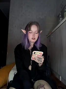 Snapshot of n1ghtcloud chatting on 09/30/25, 04:56 n1ghtcloud online show from 09/30/25, 04:56