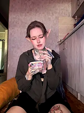 Snapshot of n1ghtcloud chatting on 10/03/25, 11:07 n1ghtcloud online show from 10/03/25, 11:07