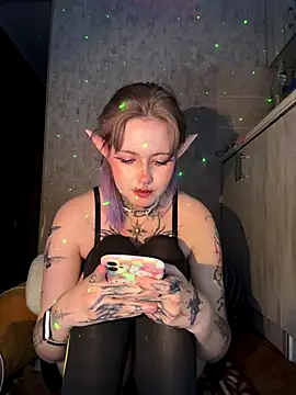 Snapshot of n1ghtcloud chatting on 10/03/25, 11:24 n1ghtcloud online show from 10/03/25, 11:24