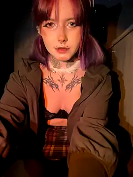 Snapshot of n1ghtcloud chatting on 10/07/25, 01:03 n1ghtcloud online show from 10/07/25, 01:03