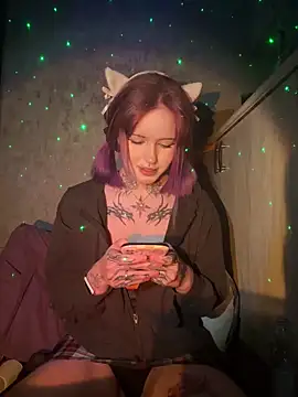 Snapshot of n1ghtcloud chatting on 10/12/25, 01:15 n1ghtcloud online show from 10/12/25, 01:15