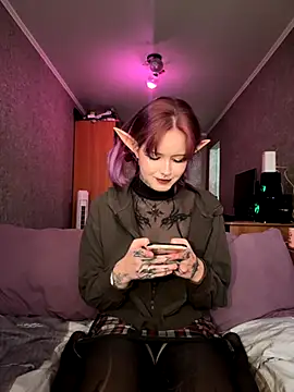 Snapshot of n1ghtcloud chatting on 10/13/25, 05:29 n1ghtcloud online show from 10/13/25, 05:29