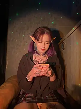 Snapshot of n1ghtcloud chatting on 10/13/25, 10:43 n1ghtcloud online show from 10/13/25, 10:43