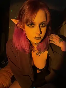 Snapshot of n1ghtcloud chatting on 10/22/25, 11:59 n1ghtcloud online show from 10/22/25, 11:59