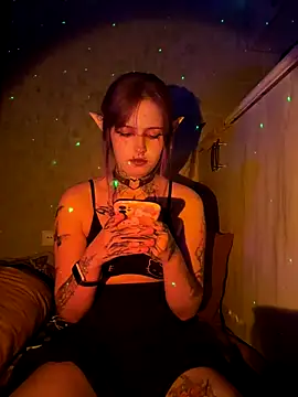 Snapshot of n1ghtcloud chatting on 10/28/25, 06:43 n1ghtcloud online show from 10/28/25, 06:43