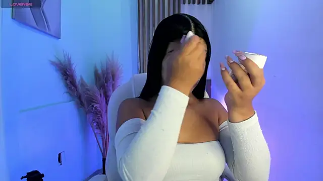 Snapshot of PauliinaBelle_ chatting on 11/21/25, 12:26 PauliinaBelle online show from 11/21/25, 12:26