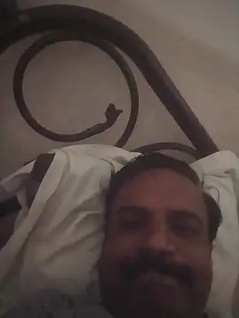 vardh033 online show from 10/22/25, 07:46