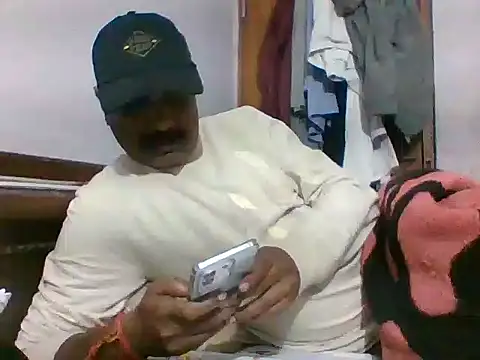 Snapshot of vardh033 chatting on 11/04/25, 08:13 vardh033 online show from 11/04/25, 08:13