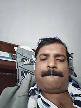 Snapshot of vardh033 chatting on 11/10/25, 09:41 vardh033 online show from 11/10/25, 09:41