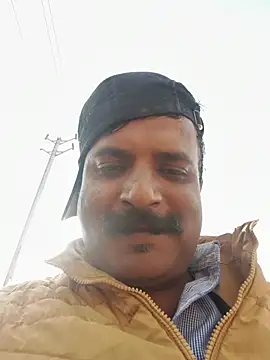 Snapshot of vardh033 chatting on 11/12/25, 08:26 vardh033 online show from 11/12/25, 08:26