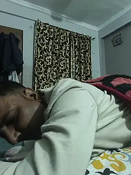 Snapshot of vardh033 chatting on 11/24/25, 05:45 vardh033 online show from 11/24/25, 05:45