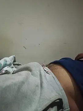 Snapshot of vardh033 chatting on 11/26/25, 09:16 vardh033 online show from 11/26/25, 09:16