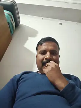 Snapshot of vardh033 chatting on 11/27/25, 07:49 vardh033 online show from 11/27/25, 07:49