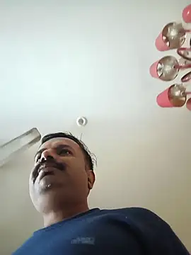 Snapshot of vardh033 chatting on 11/29/25, 02:58 vardh033 online show from 11/29/25, 02:58