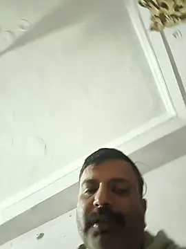 Snapshot of vardh033 chatting on 11/30/25, 02:10 vardh033 online show from 11/30/25, 02:10