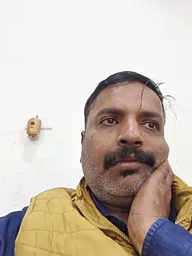 Snapshot of vardh033 chatting on 12/01/25, 07:46 vardh033 online show from 12/01/25, 07:46