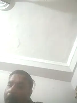 Snapshot of vardh033 chatting on 12/15/25, 11:36 vardh033 online show from 12/15/25, 11:36