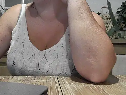 Aambre95Esexy online show from 09/19/25, 08:31