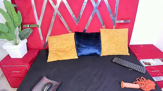 Snapshot of naisasm chatting on 10/08/25, 04:43 naisasm online show from 10/08/25, 04:43