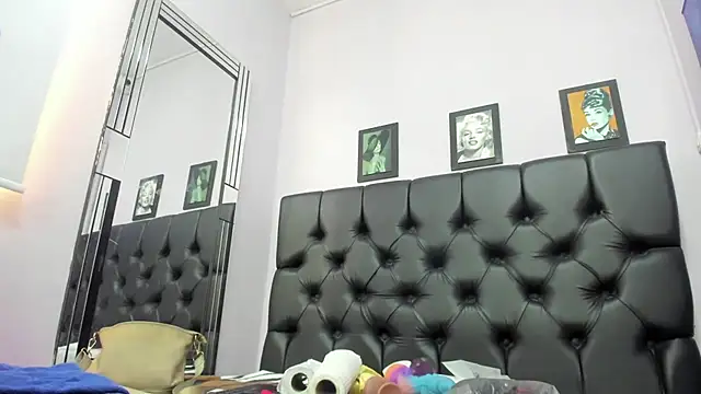 Snapshot of Adrianasex_69x chatting on 11/19/25, 05:13 Adrianasex 69x online show from 11/19/25, 05:13