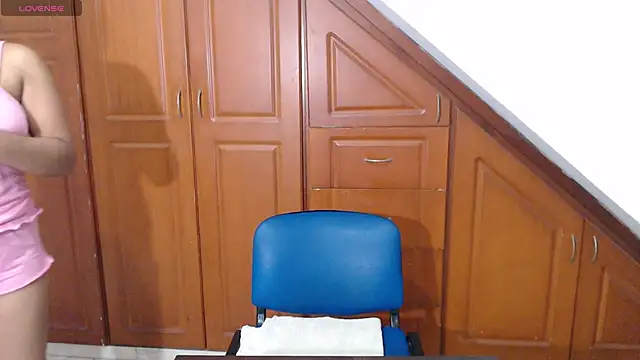 veronica em1 online show from 11/10/25, 03:22