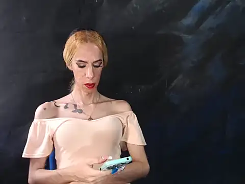 Snapshot of Queenmaria23cm chatting on 09/11/25, 07:03 Queenmaria23cm online show from 09/11/25, 07:03