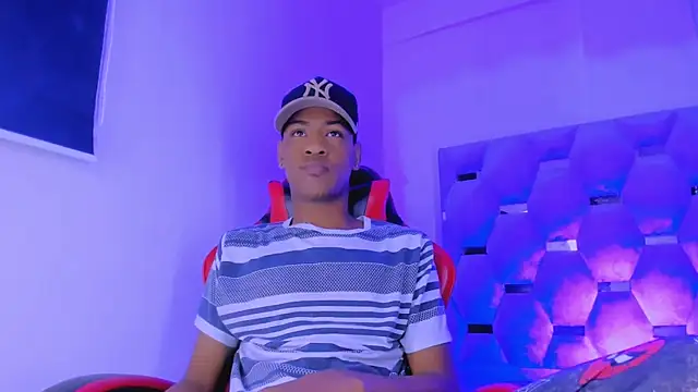 tiago xxx  online show from 10/23/25, 09:35