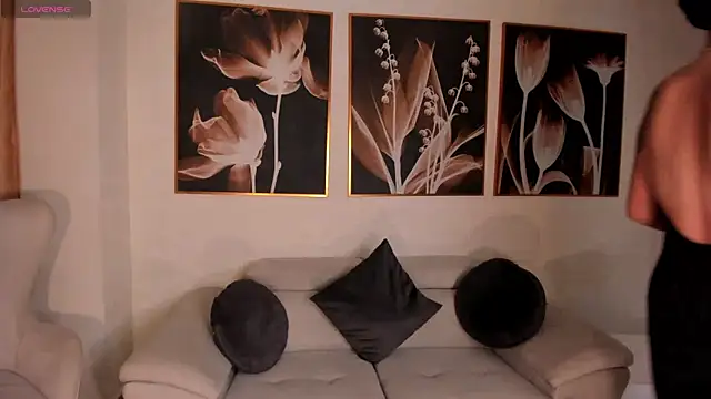 LeahNovac online show from 09/25/25, 11:03