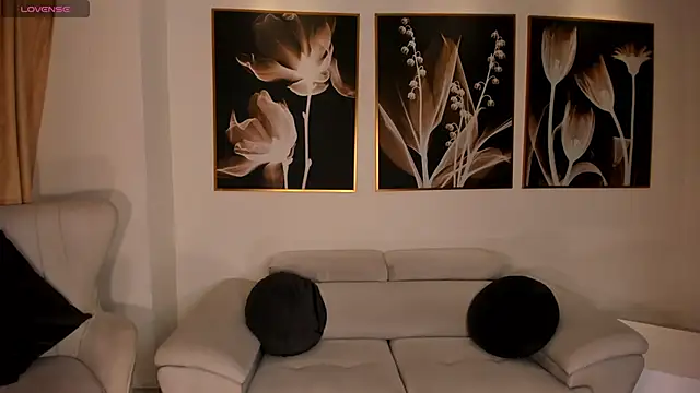 LeahNovac online show from 09/26/25, 11:25