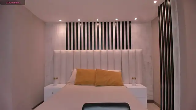 LeahNovac online show from 10/18/25, 11:33