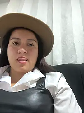 Leonis 0 online show from 10/18/25, 02:47