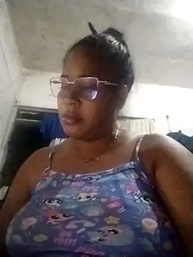 Snapshot of Big_ass_submissive chatting on 10/18/25, 12:24 Big ass submissive online show from 10/18/25, 12:24