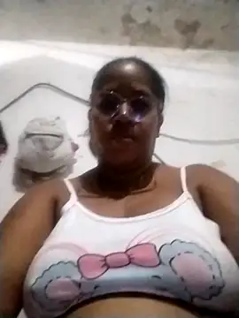 Snapshot of Big_ass_submissive chatting on 10/23/25, 04:23 Big ass submissive online show from 10/23/25, 04:23