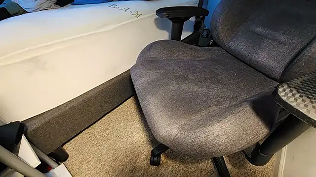 Snapshot of catt18 chatting on 10/01/25, 03:51 catt18 online show from 10/01/25, 03:51