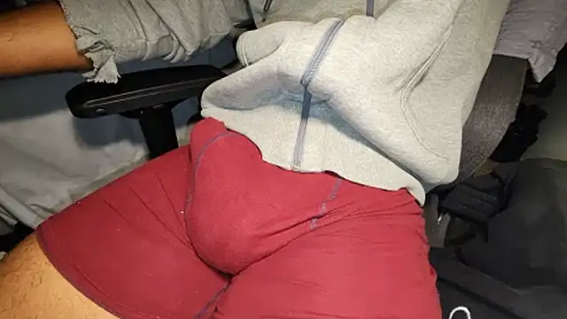 Snapshot of catt18 chatting on 11/13/25, 05:12 catt18 online show from 11/13/25, 05:12