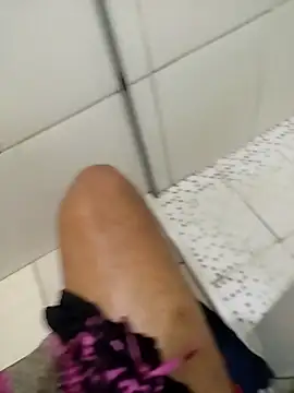 Snapshot of safadomoreno chatting on 11/06/25, 05:52 safadomoreno online show from 11/06/25, 05:52