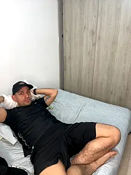 Snapshot of gerardollovera chatting on 10/29/25, 01:19 gerardollovera online show from 10/29/25, 01:19