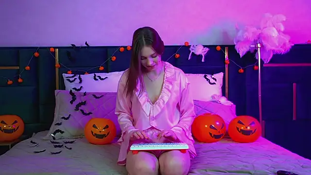 VeronicaVances online show from 10/22/25, 06:07