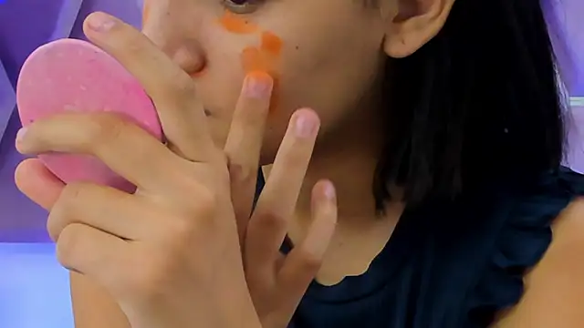 Snapshot of MaskedGirl_ chatting on 09/17/25, 11:34 MaskedGirl  online show from 09/17/25, 11:34