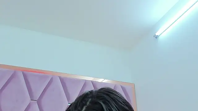 Snapshot of MaskedGirl_ chatting on 10/16/25, 11:33 MaskedGirl  online show from 10/16/25, 11:33