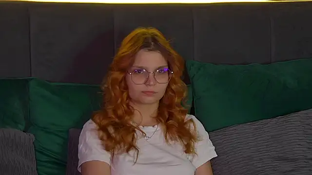 Snapshot of BellaMarebelle chatting on 09/25/25, 04:27 BellaMarebelle online show from 09/25/25, 04:27