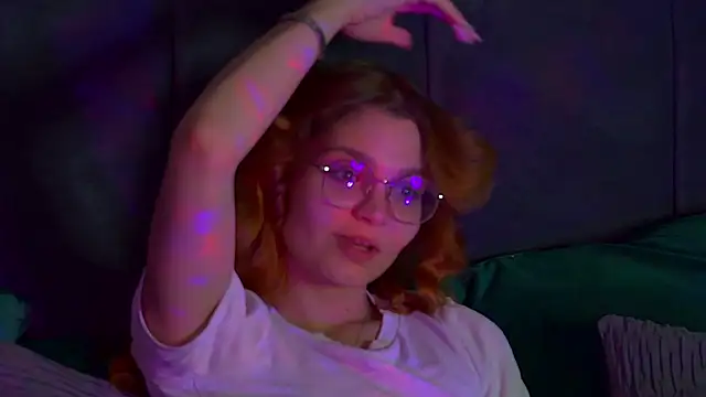 Snapshot of BellaMarebelle chatting on 10/10/25, 04:22 BellaMarebelle online show from 10/10/25, 04:22