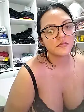 Snapshot of AuroraChest chatting on 09/13/25, 01:05 AuroraChest online show from 09/13/25, 01:05