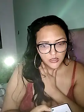 Snapshot of AuroraChest chatting on 09/29/25, 07:57 AuroraChest online show from 09/29/25, 07:57