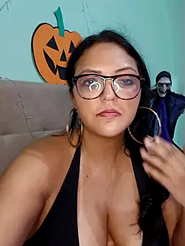 Snapshot of AuroraChest chatting on 11/02/25, 12:35 AuroraChest online show from 11/02/25, 12:35