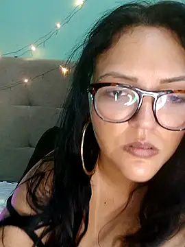 Snapshot of AuroraChest chatting on 11/26/25, 10:38 AuroraChest online show from 11/26/25, 10:38